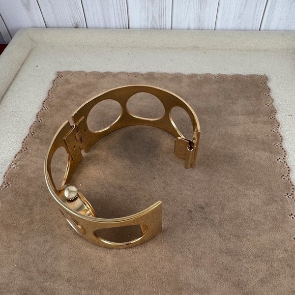 Vintage Marcel Boucher Round Hinged Cuff Bracelet Manual Winding Watch - Picture 9 of 10